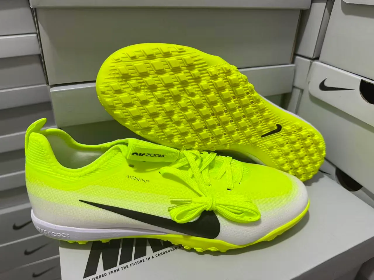 Nike Atomknit Zapatillas de fútbol Turf upper de tejido amarillo blanco neón midsole 9