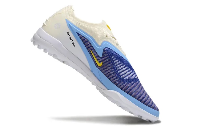 Nike Chaussures de football turf en beige et bleu avec tige en knit engineered et overlay asymétrique 2