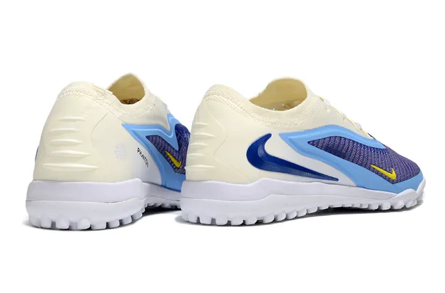 Nike Chaussures de football turf en beige et bleu avec tige en knit engineered et overlay asymétrique 5