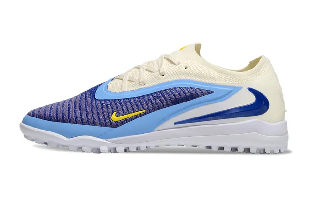 Nike Chaussures de football turf en beige et bleu avec tige en knit engineered et overlay asymétrique 7