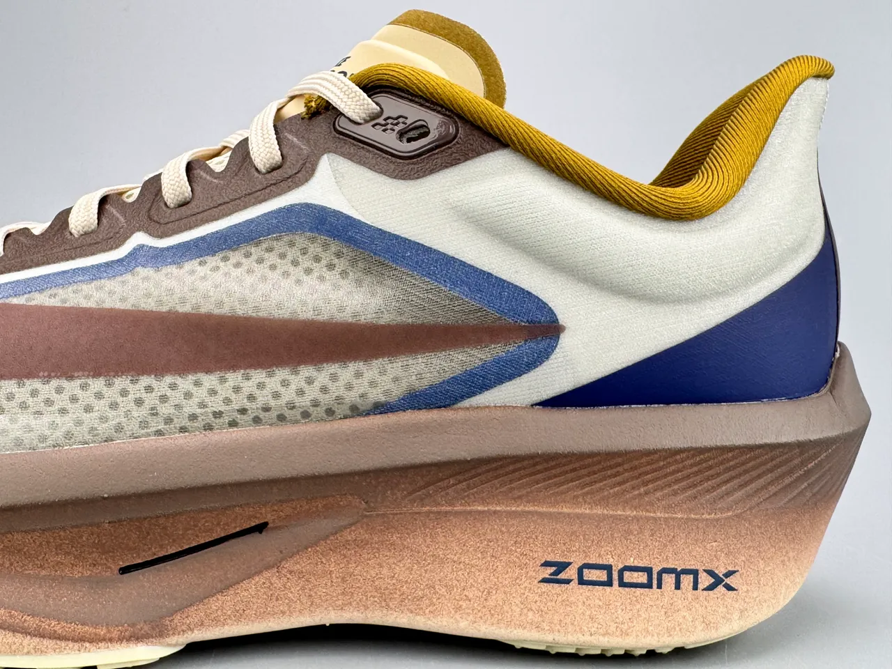 Nike Beige Brown Engineered Mesh Upper Sculpted ZoomX Midsole Running Shoes 7