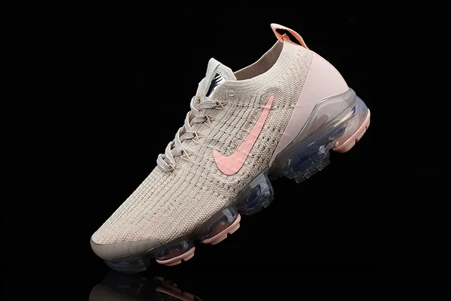 Nike Beige Pink Engineered Knit Upper Full-Length Visible Air Unit Sole Lifestyle Sneakers 9