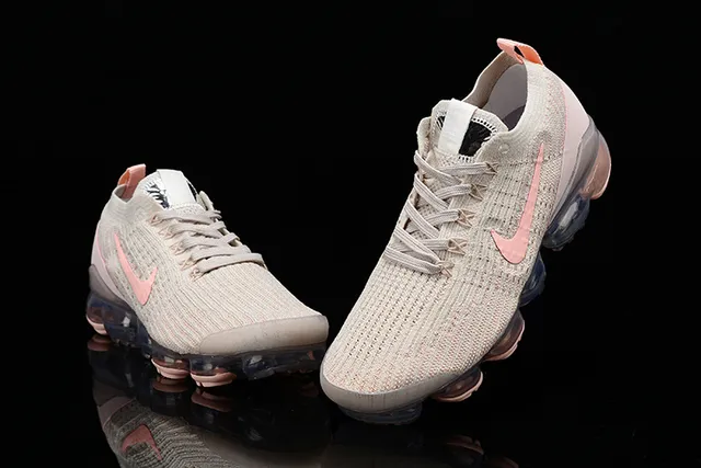 Nike Beige Pink Engineered Knit Upper Full-Length Visible Air Unit Sole Lifestyle Sneakers 11