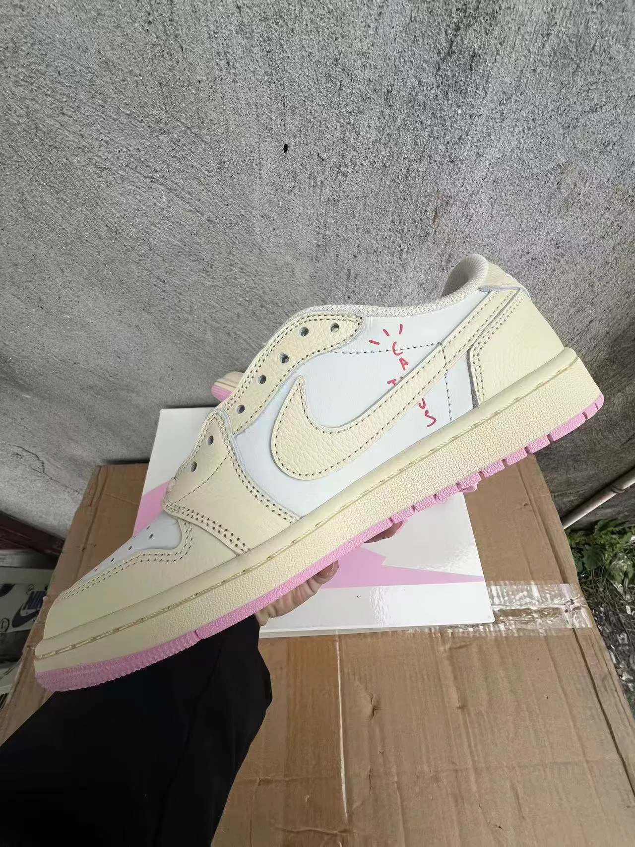 Nike Beige Pink Low-Top Leather-Paneled Lifestyle Sneakers 5