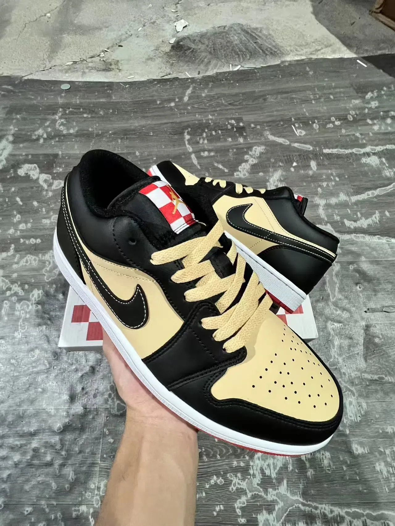 Nike Black Beige Low-Top Leather-and-Synthetic Upper Lifestyle Sneakers 2