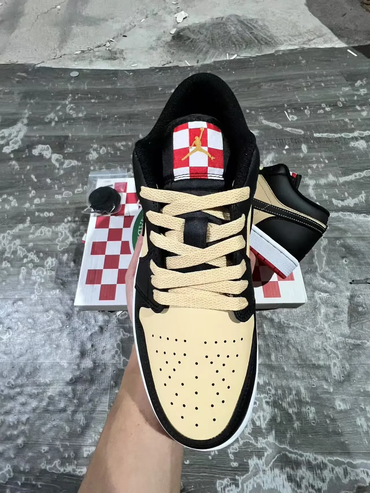 Nike Black Beige Low-Top Leather-and-Synthetic Upper Lifestyle Sneakers 3