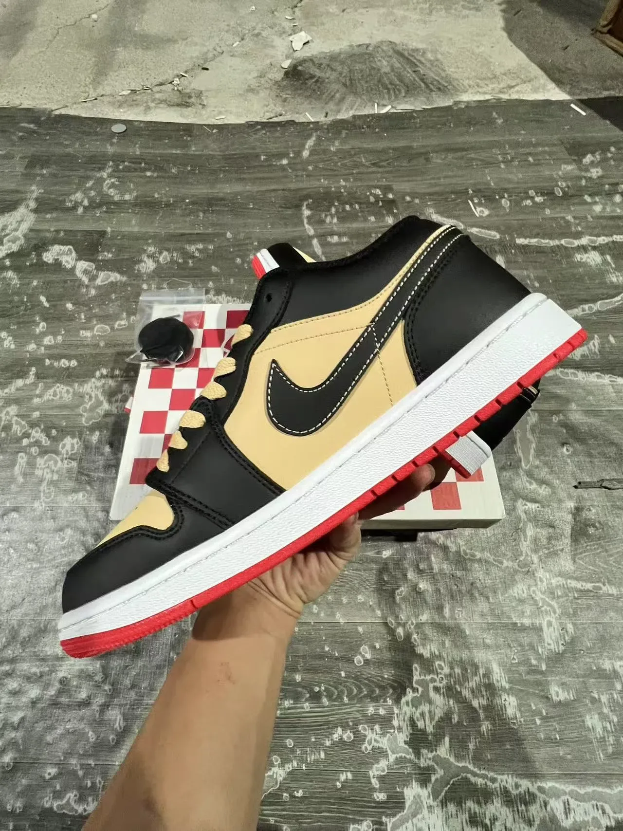 Nike Black Beige Low-Top Leather-and-Synthetic Upper Lifestyle Sneakers 5
