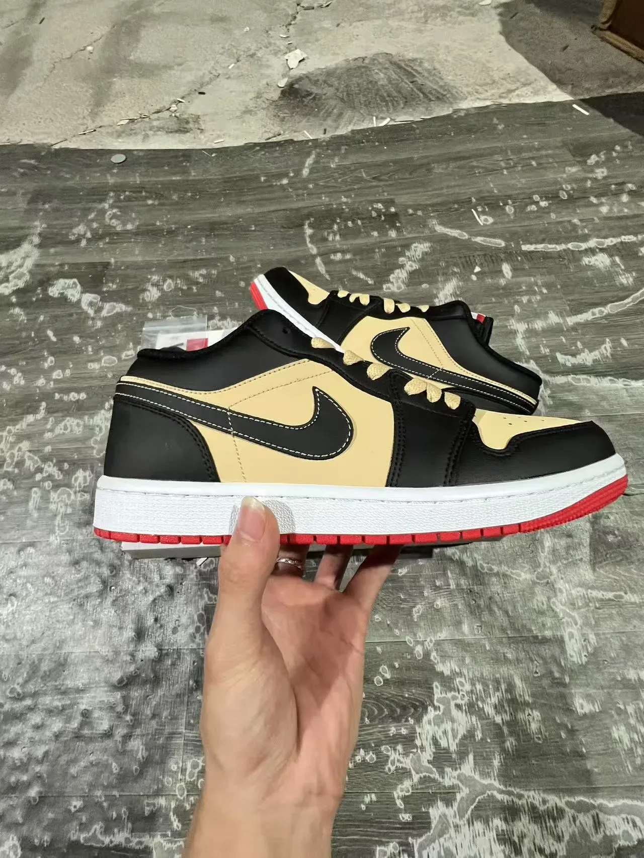 Nike Black Beige Low-Top Leather-and-Synthetic Upper Lifestyle Sneakers 7