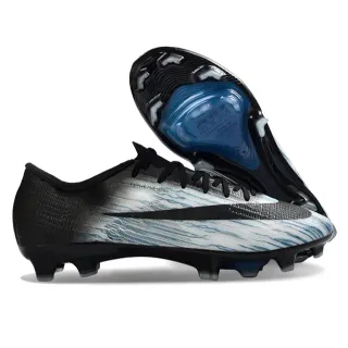 Nike أحذية كرة القدم سوداء زرقاء منخفضة القطع Flyweave Upper أرضية صلبة