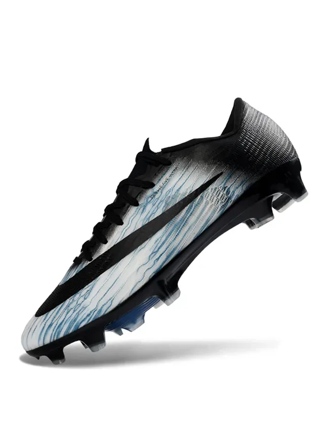 Nike Chaussures de football noires et bleues à coupe basse avec upper Flyweave pour terrain ferme 3