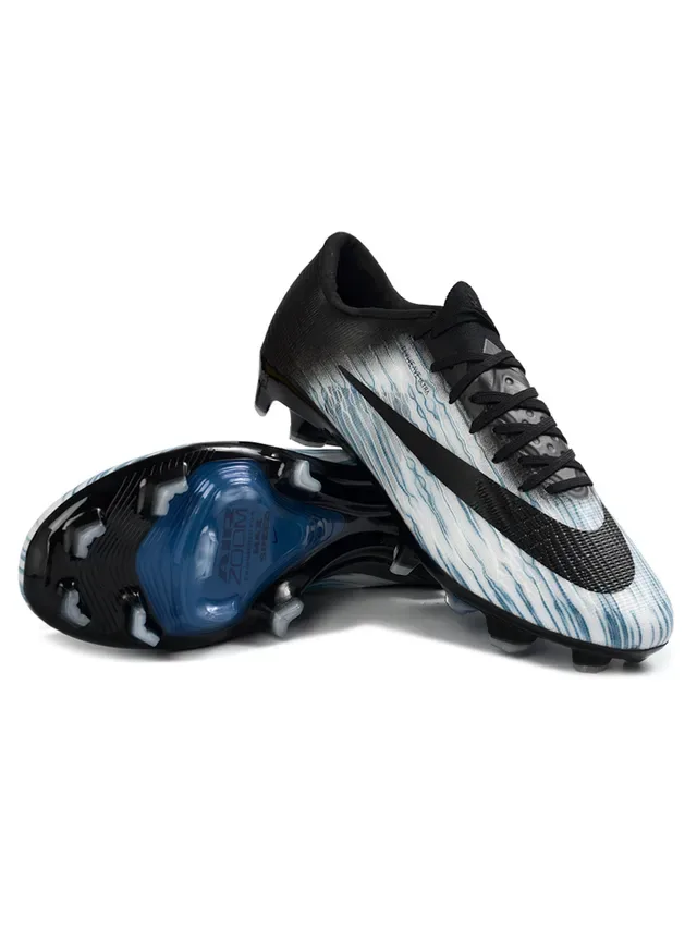 Nike Chaussures de football noires et bleues à coupe basse avec upper Flyweave pour terrain ferme 4