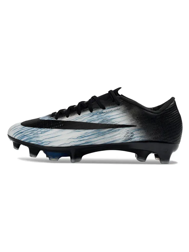 Nike Chaussures de football noires et bleues à coupe basse avec upper Flyweave pour terrain ferme 7
