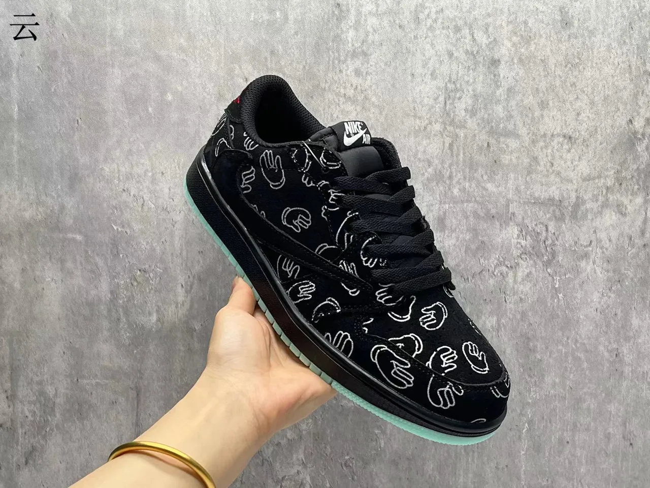 Nike Black Green Suede Upper White Hand-Outline Print Lifestyle Sneakers 2