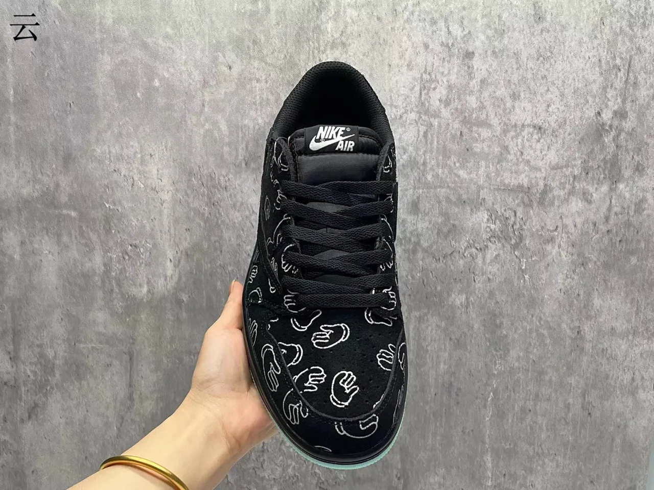 Nike Black Green Suede Upper White Hand-Outline Print Lifestyle Sneakers 3