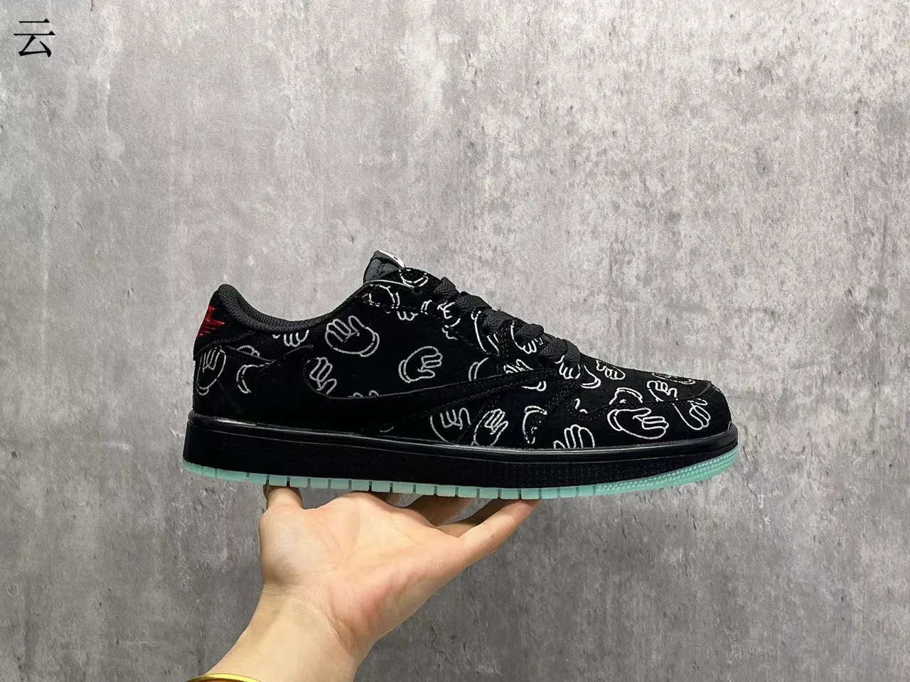 Nike Black Green Suede Upper White Hand-Outline Print Lifestyle Sneakers 4