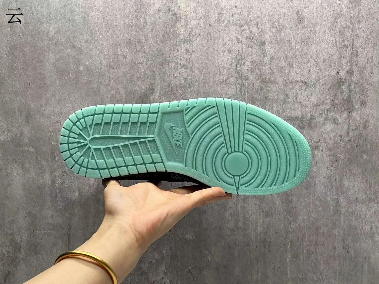 Nike Black Green Suede Upper White Hand-Outline Print Lifestyle Sneakers 5