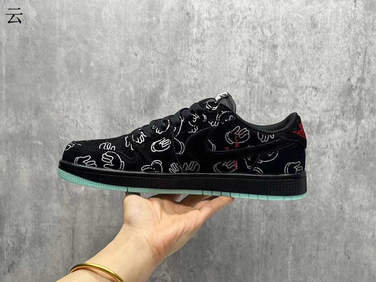 Nike Black Green Suede Upper White Hand-Outline Print Lifestyle Sneakers 6