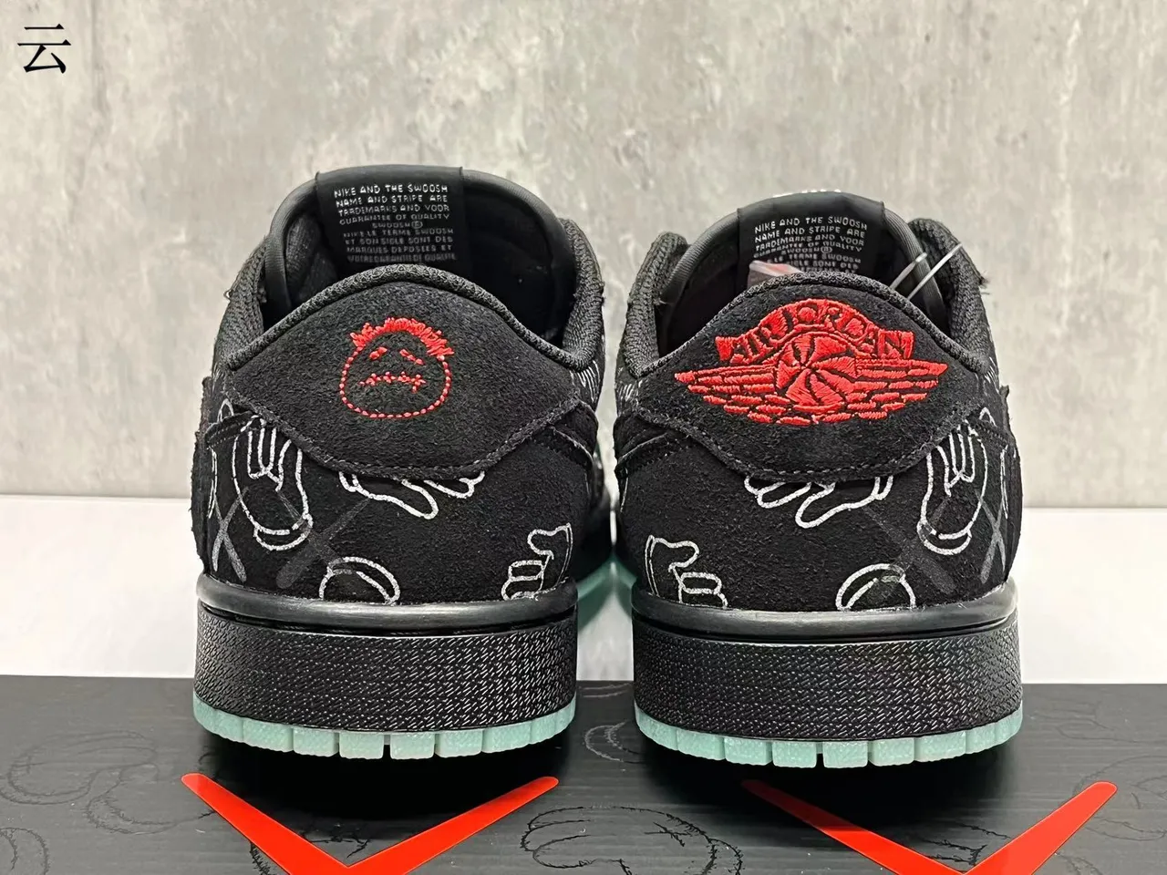 Nike Black Green Suede Upper White Hand-Outline Print Lifestyle Sneakers 9