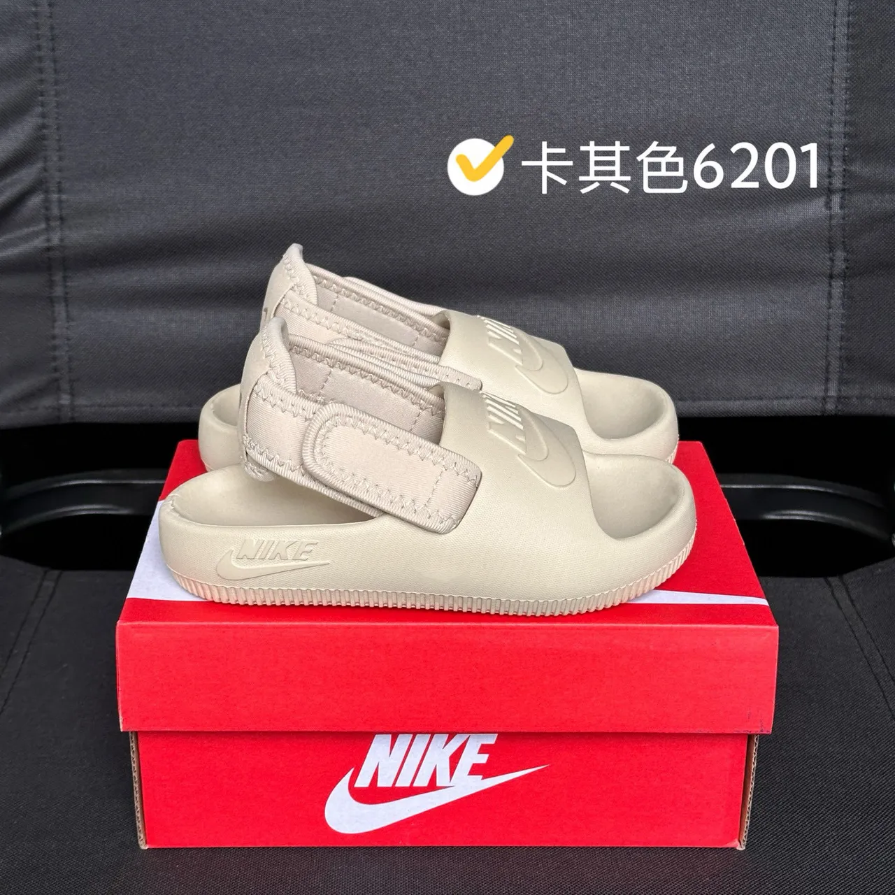 Nike sandales casuales noires à semelle EVA moulée et une seule sangle Velcro 3