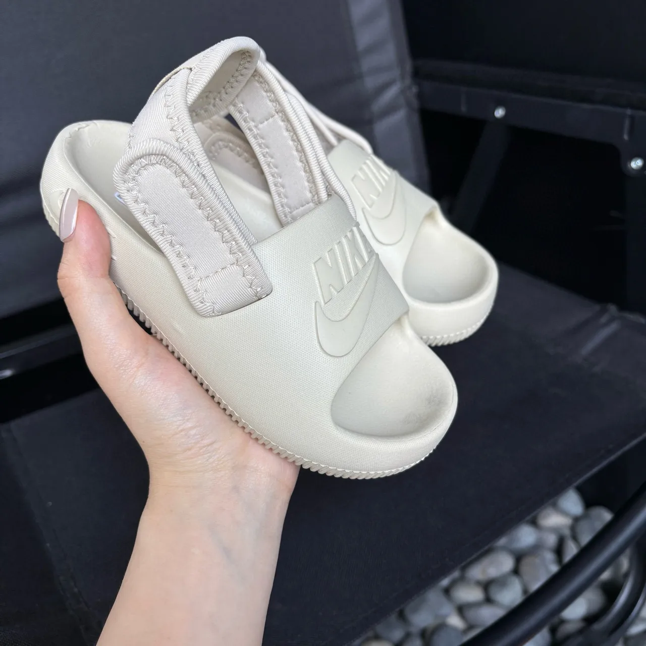 Nike sandales casuales noires à semelle EVA moulée et une seule sangle Velcro 16