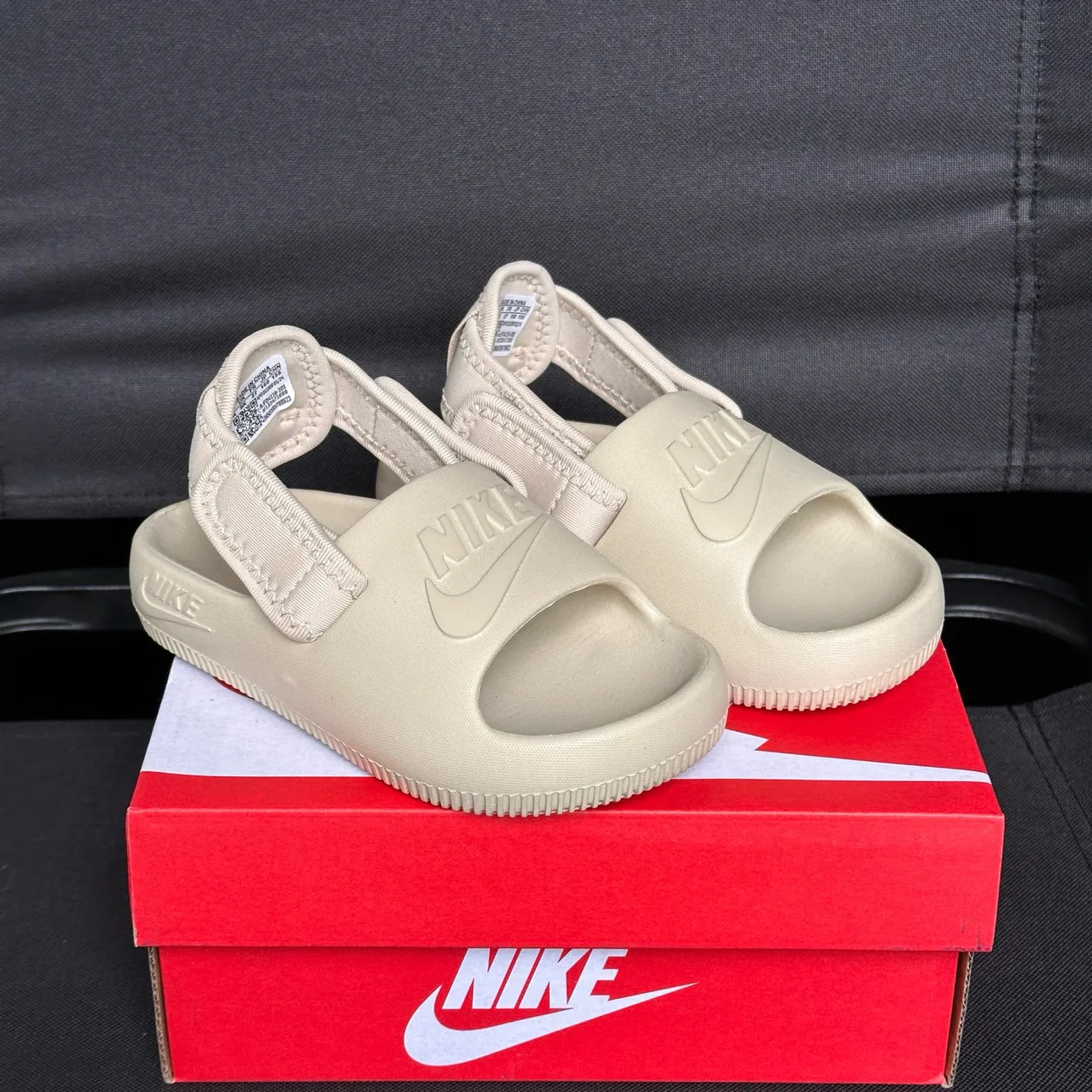 Nike sandales casuales noires à semelle EVA moulée et une seule sangle Velcro 22