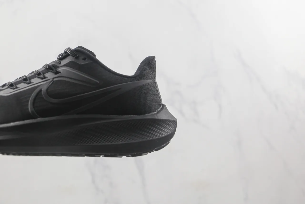 Nike Black Monochromatic Engineered Knit Upper Running Shoes 7