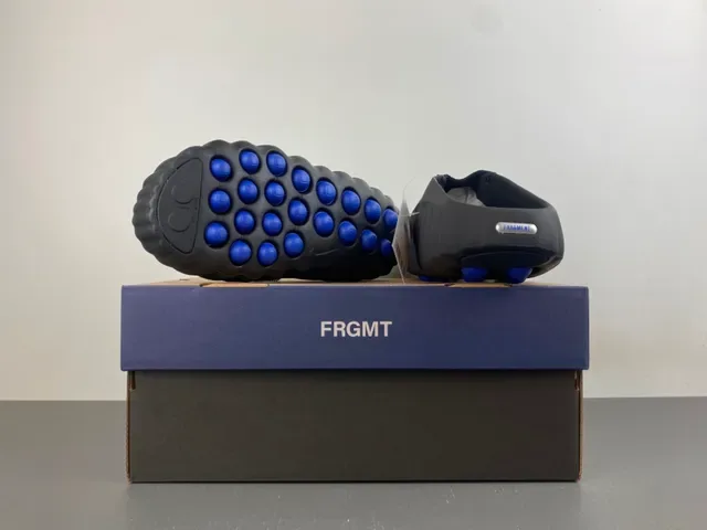 Nike Black Navy Molded Rubber Sole Perforated Upper Sandals 14