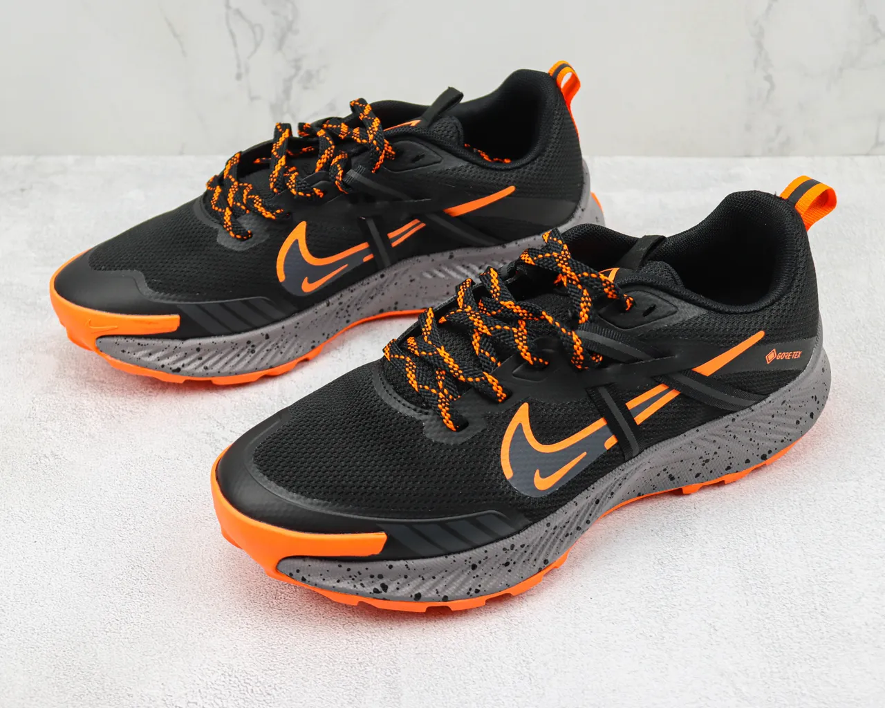 Nike Chaussures de course Noires et Oranges avec Upper en Maille et Synthétique Imperméables GORE-TEX 4