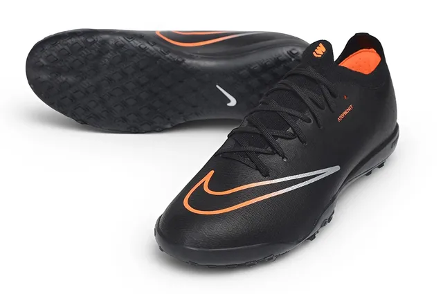Nike Chaussures de football indoor noires et oranges avec empeigne synthétique texturée et col Atomknit 4