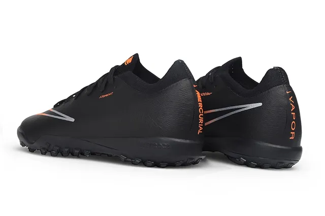 Nike Chaussures de football indoor noires et oranges avec empeigne synthétique texturée et col Atomknit 5