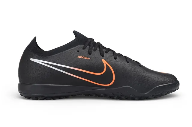 Nike Chaussures de football indoor noires et oranges avec empeigne synthétique texturée et col Atomknit 6
