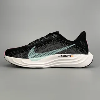 Chaussures de course Nike Black Pink avec upper en knit ingénierie, midsole ZoomX de longueur complète
