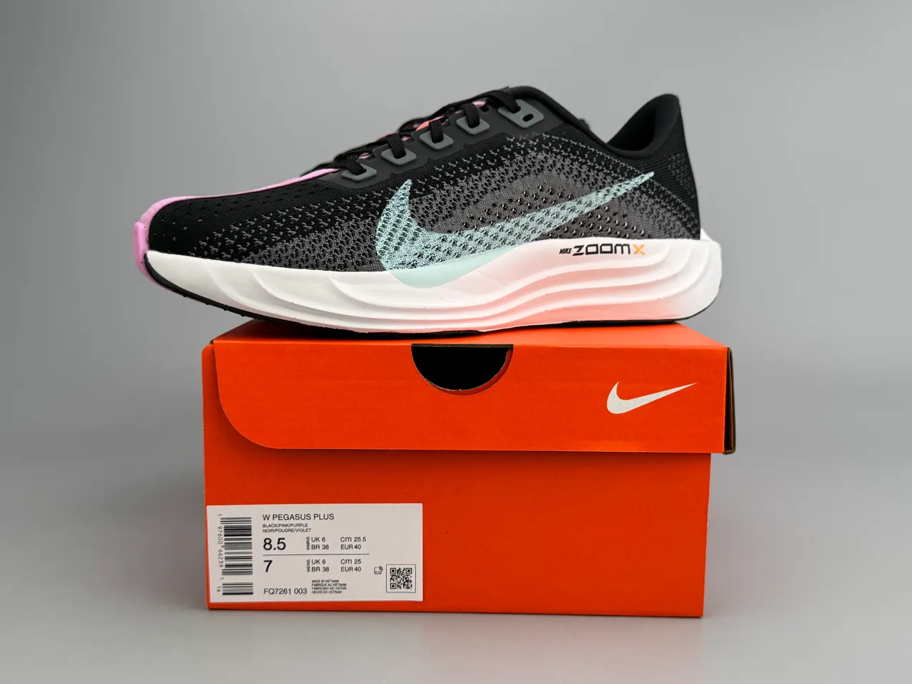 Nike Black Pink Engineered Knit Upper Full-Length ZoomX Midsole Running Shoes 4