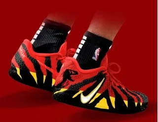 Nike Black Red Engineered Knit Upper Striped Pattern Running Shoes 6