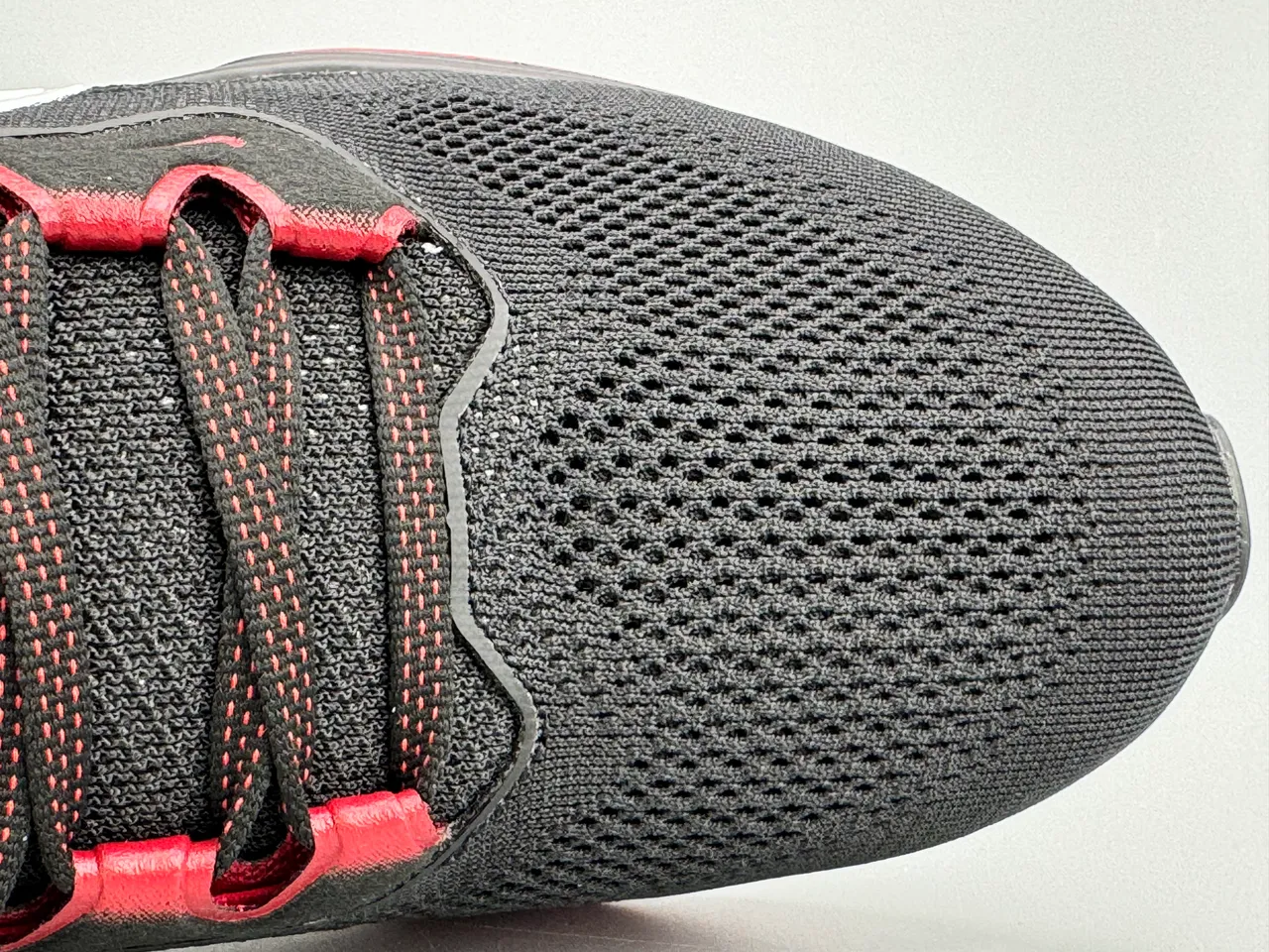Nike Black Red Engineered Mesh Upper Gradient Midsole Running Shoes 4