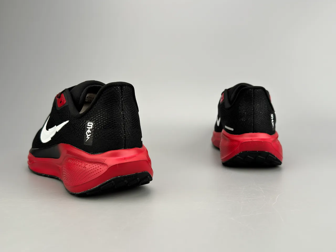 Nike Black Red Engineered Mesh Upper Gradient Midsole Running Shoes 6