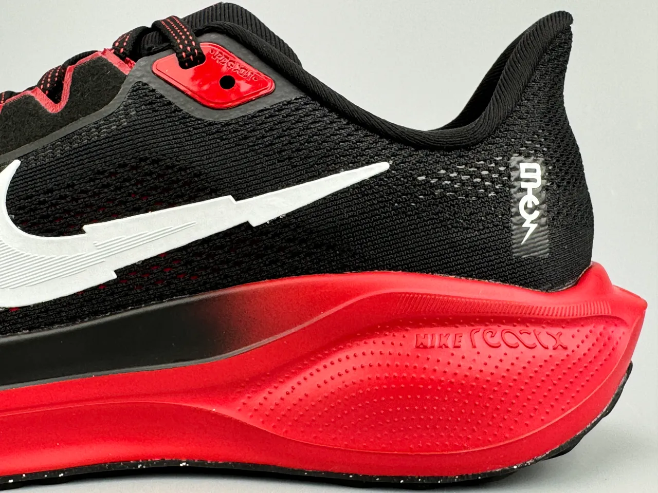 Nike Black Red Engineered Mesh Upper Gradient Midsole Running Shoes 7
