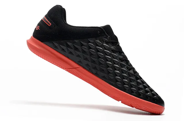 Nike Noir Rouge tige quiltée texturée diamant col bas chaussures de football indoor 9