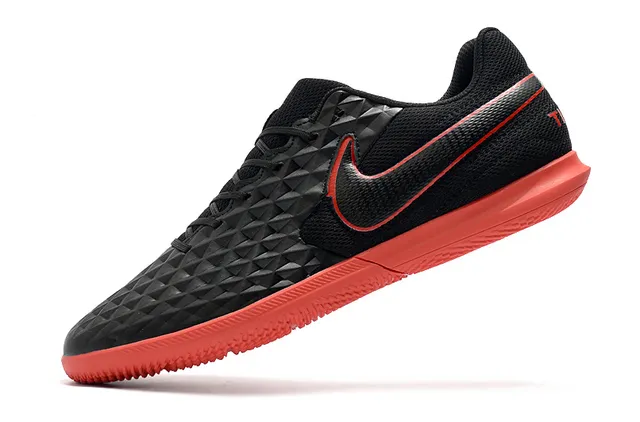 Nike Noir Rouge tige quiltée texturée diamant col bas chaussures de football indoor 10
