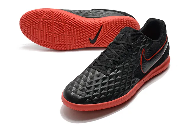 Nike Noir Rouge tige quiltée texturée diamant col bas chaussures de football indoor 11