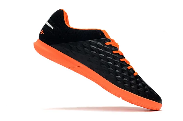 Nike Noir Rouge tige quiltée texturée diamant col bas chaussures de football indoor 22