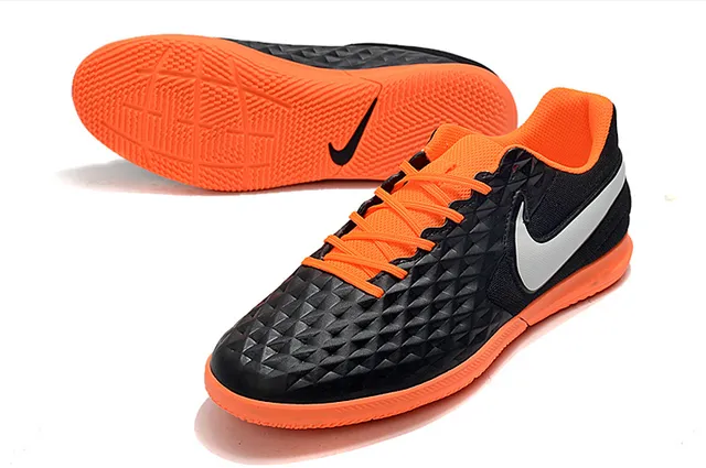 Nike Noir Rouge tige quiltée texturée diamant col bas chaussures de football indoor 24