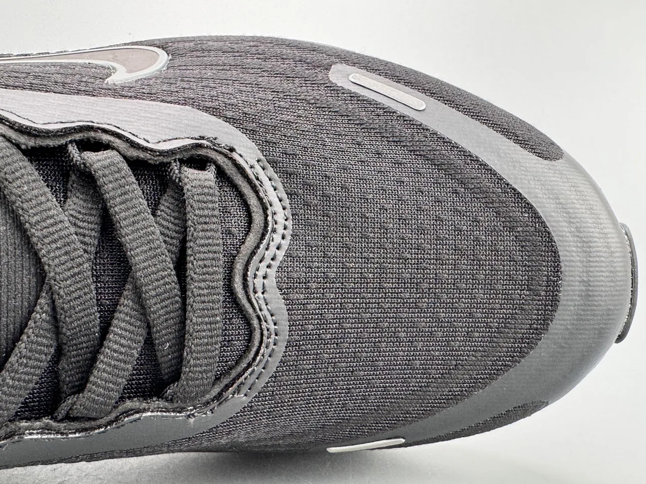 Nike Chaussures de course noir argent tige en maille sculptée ondulée semelle intermédiaire 4
