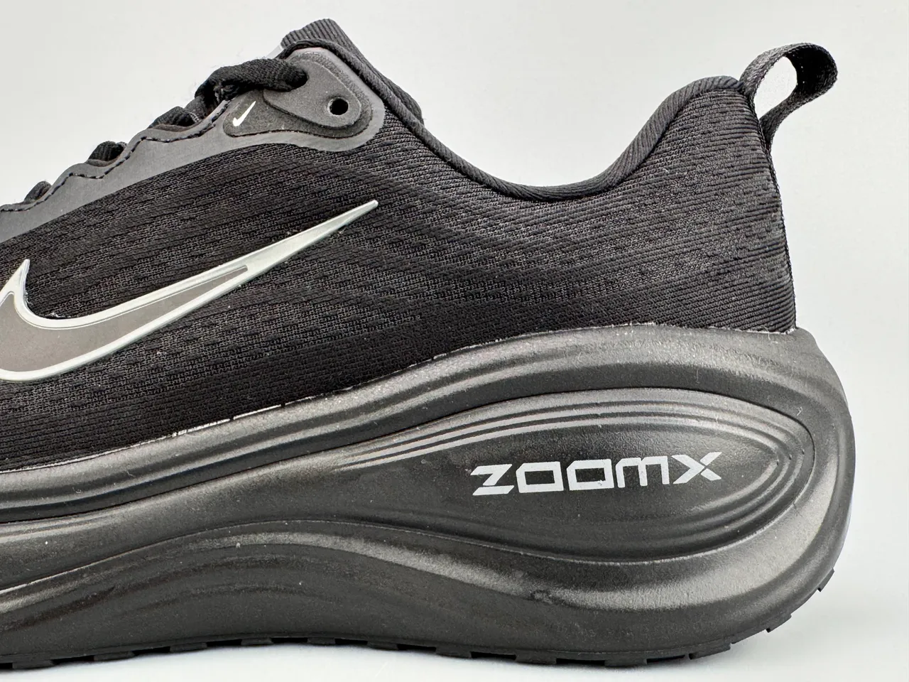 Nike Chaussures de course noir argent tige en maille sculptée ondulée semelle intermédiaire 5