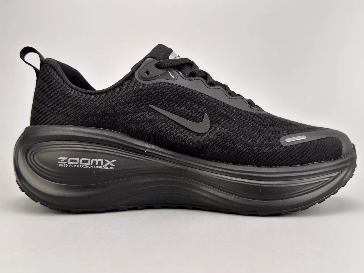 Nike Chaussures de course noir argent tige en maille sculptée ondulée semelle intermédiaire 10