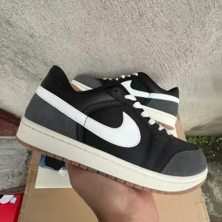 Nike Black White Low-Top Suede-Mesh Upper Lifestyle Sneakers