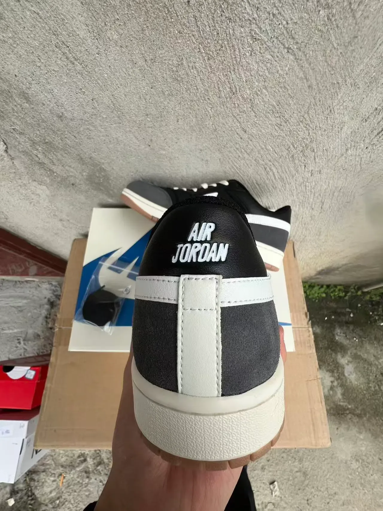 Nike Tênis Lifestyle Preto Branco de Baixo com Parte Superior de Camurça e Malha 7