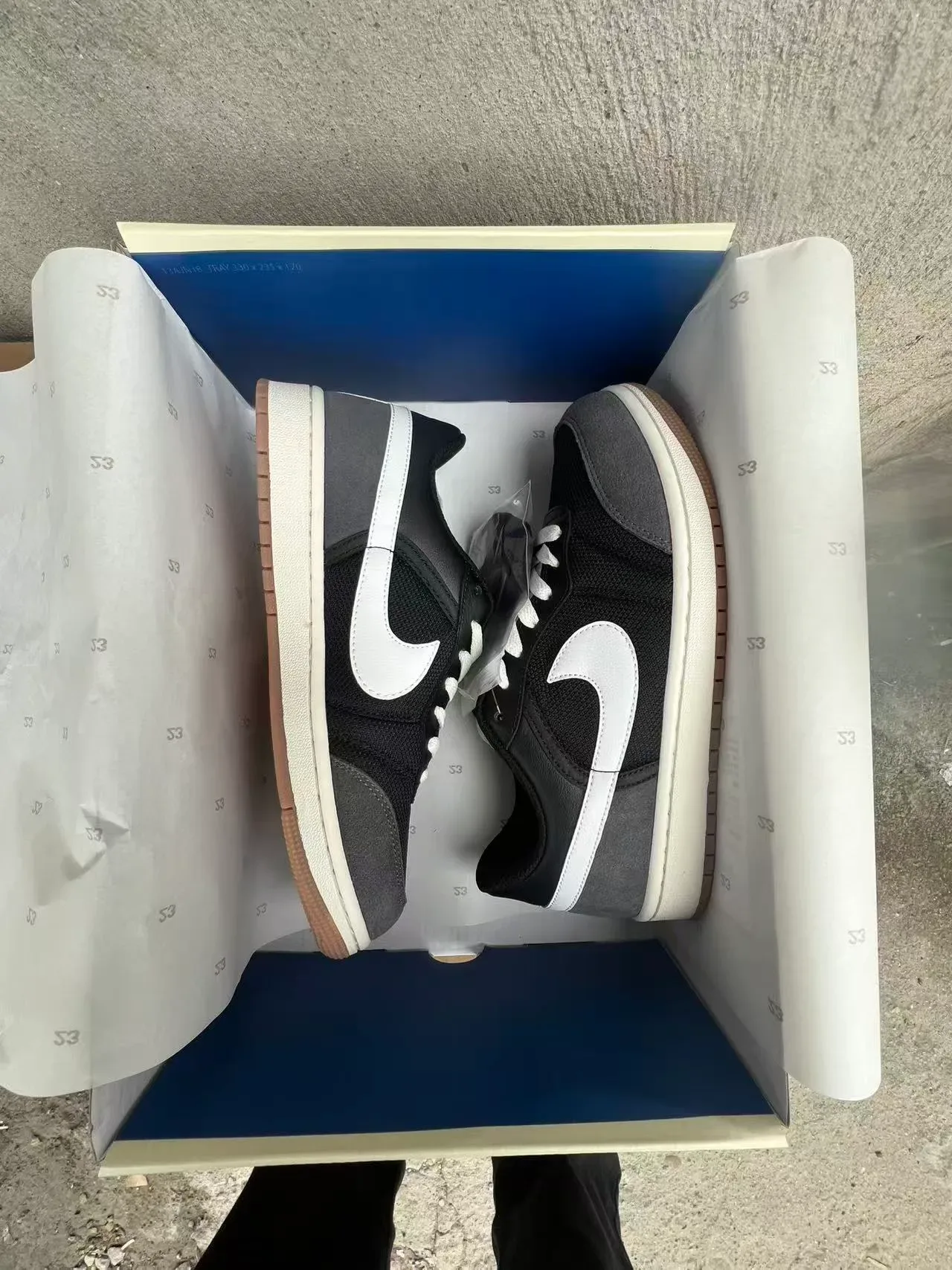 Nike Tênis Lifestyle Preto Branco de Baixo com Parte Superior de Camurça e Malha 8