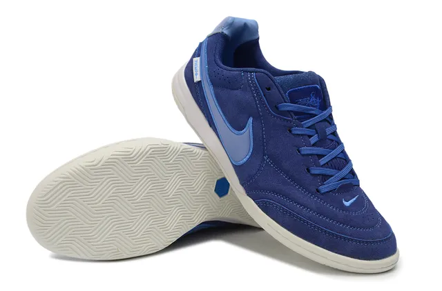 Nike Chaussures de soccer indoor à lacets bout bas en daim bleu marine 5