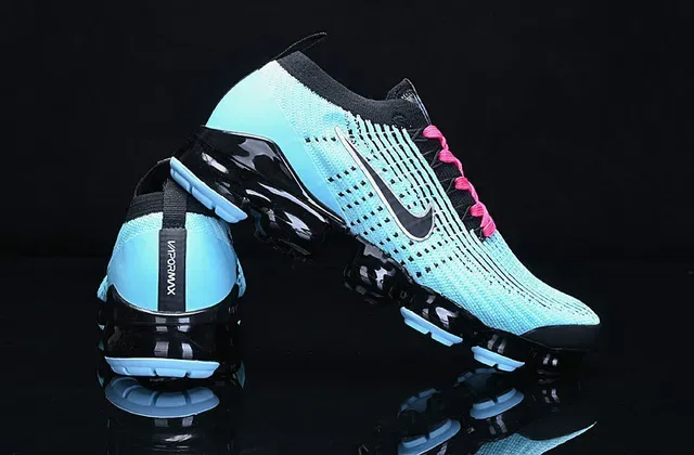 Nike Sneakers Lifestyle Bleues et Roses Flyknit Upper Air Cushioning Visible 9